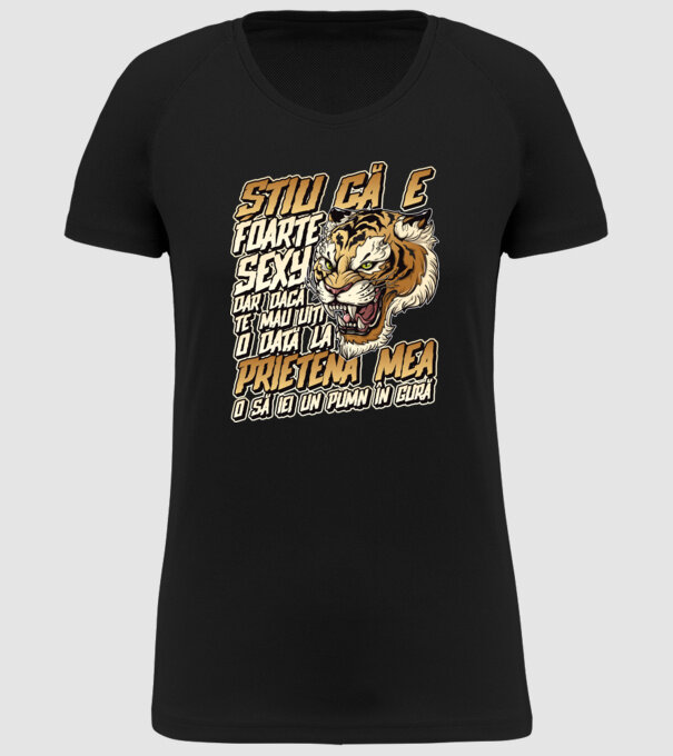 Știu că e foarte sexy, dar dacă te mai uiți o dată la prietena mea, o să iei un pumn în gură model negru pe tricou