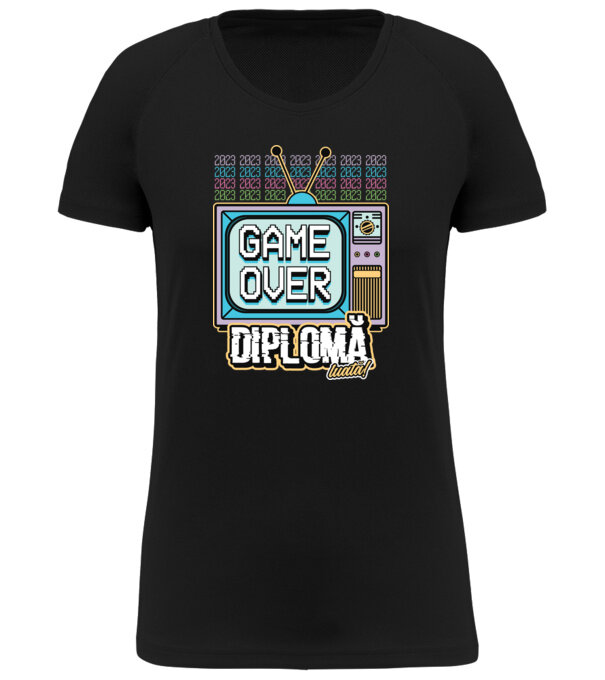  model  pe tricou
