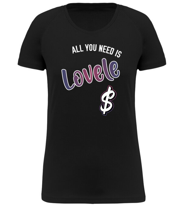  model  pe tricou