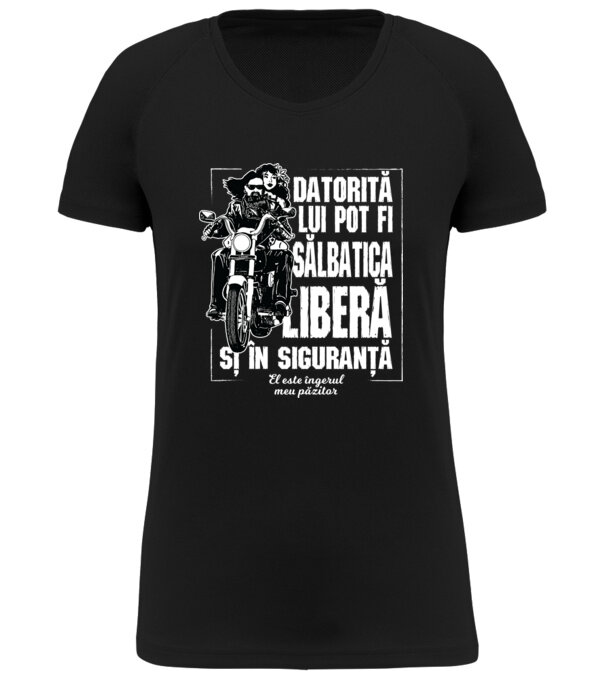  model  pe tricou