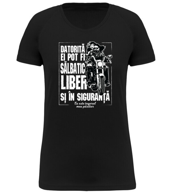  model  pe tricou