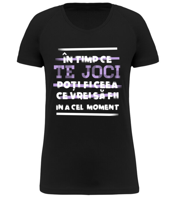  model  pe tricou