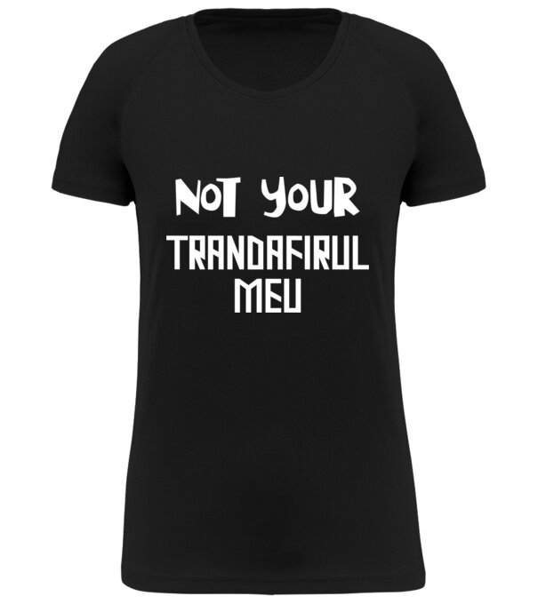  model  pe tricou