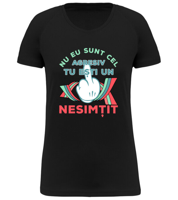  model  pe tricou