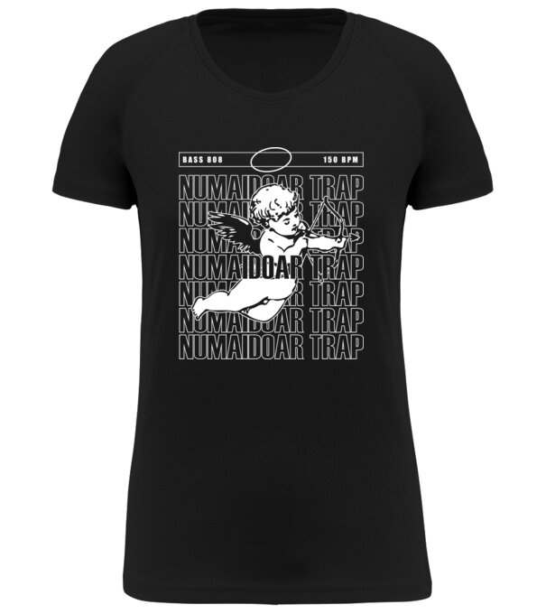  model  pe tricou