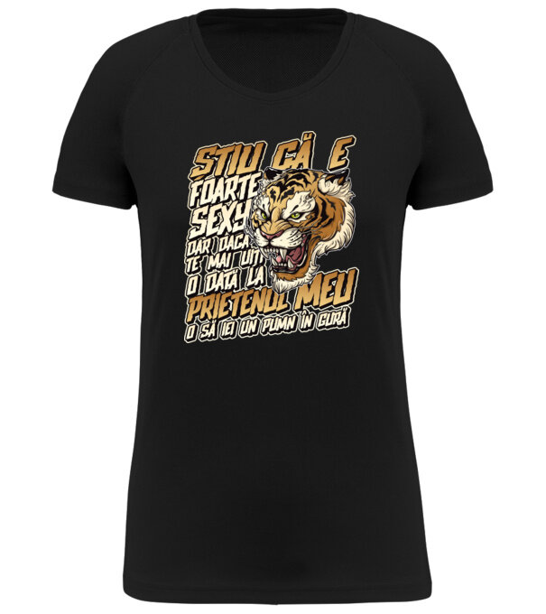  model  pe tricou