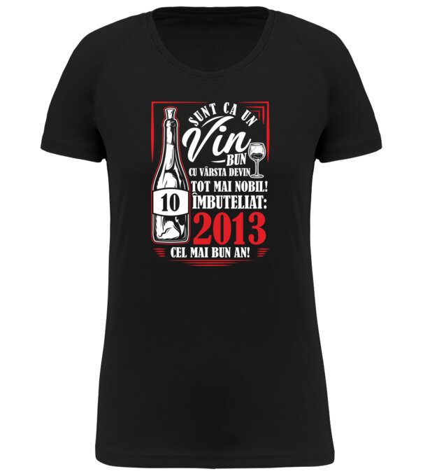  model  pe tricou