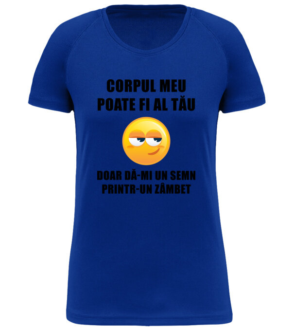  model  pe tricou