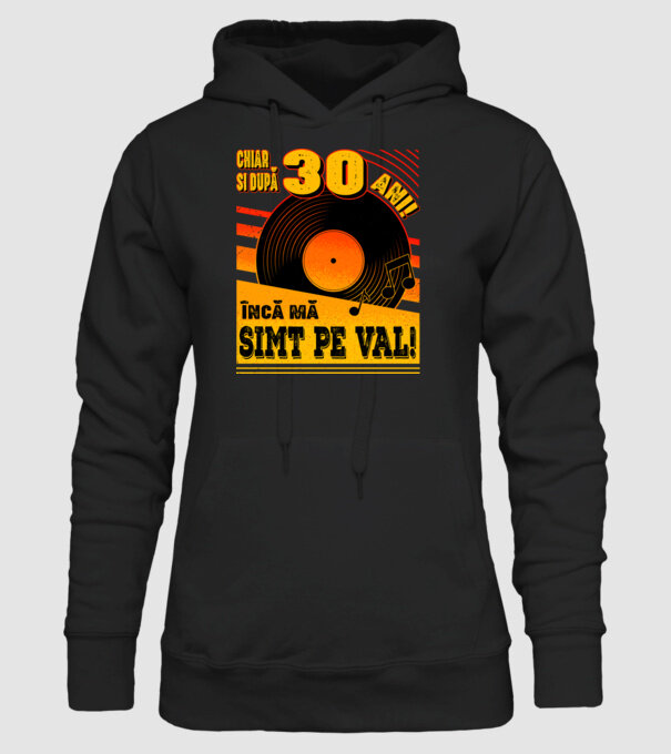 Încă mă simt pe val! 30 model negru pe tricou