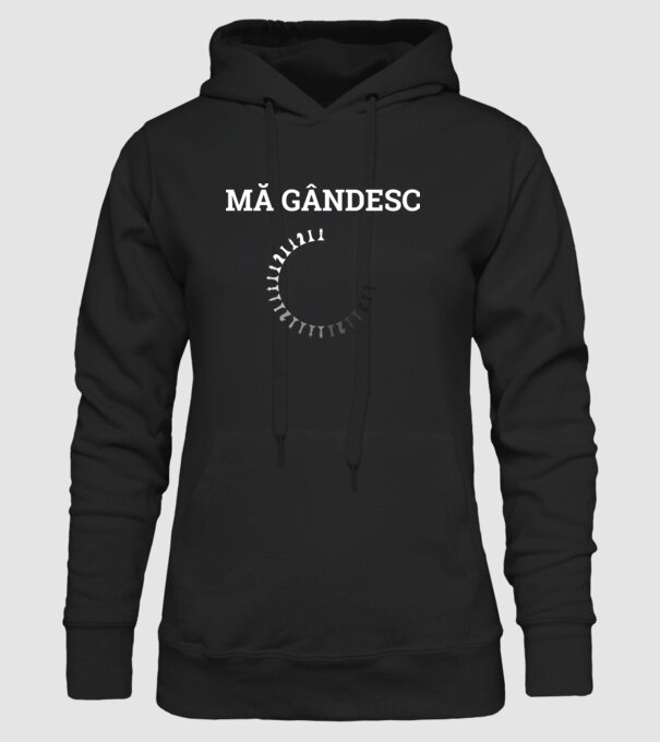 Mă gândesc model negru pe tricou