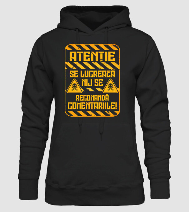 Nu se recomandă comentariile model negru pe tricou