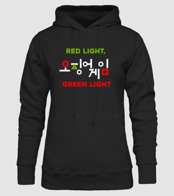 red light green light model negru pe tricou