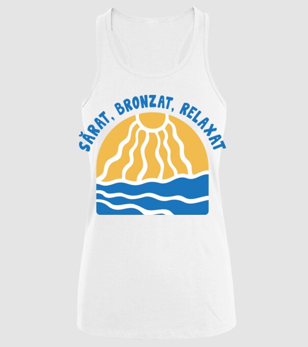 Sărat, bronzat, relaxat model alb pe tricou
