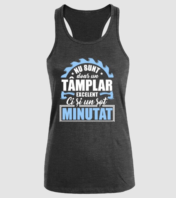 Nu sunt doar un tâmplar excelent, ci și un soț minunat! model negru pe tricou