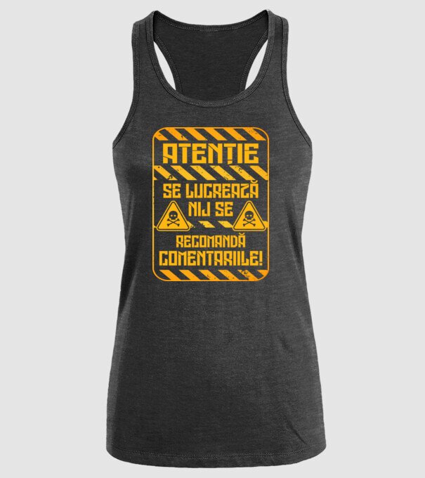 Nu se recomandă comentariile model negru pe tricou