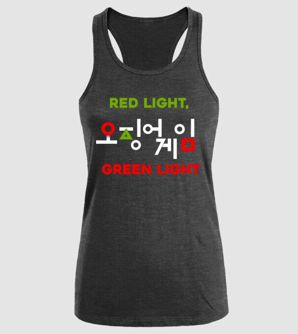red light green light model negru pe tricou