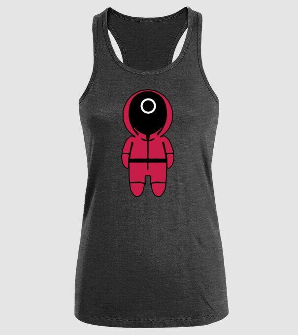 squid game figure model negru pe tricou