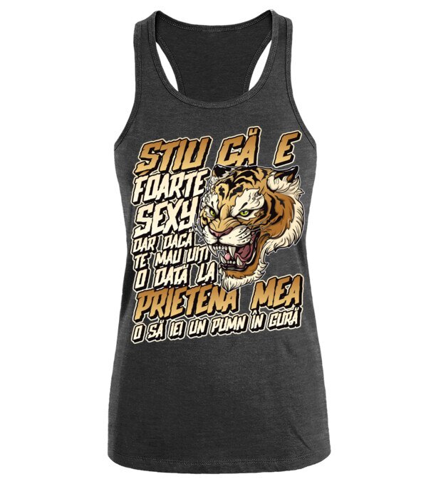  model  pe tricou