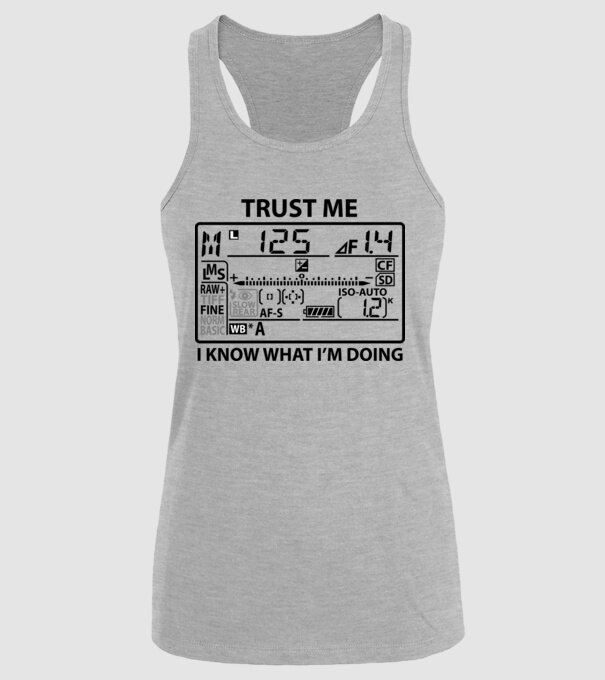 Trust me i'm a photographer model gri pe tricou