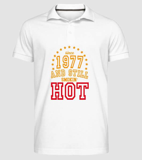 'Since and still smokin'' hot - 1977' model alb pe tricou