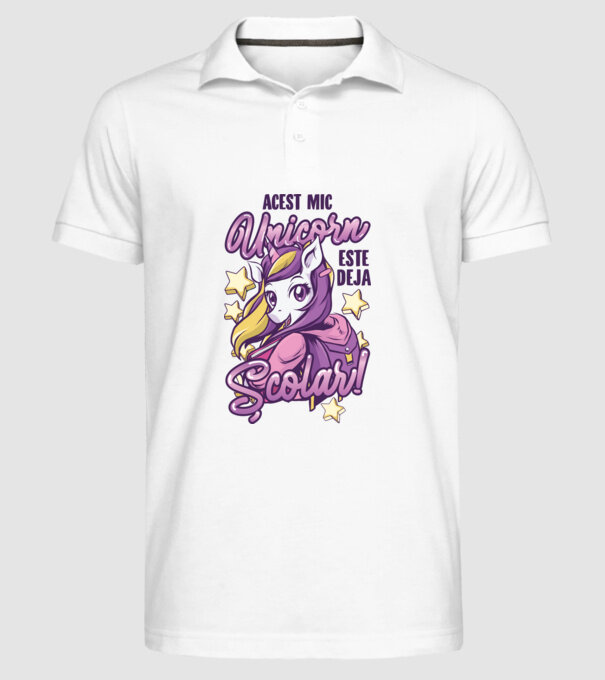 Acest mic unicorn este deja școlar model alb pe tricou