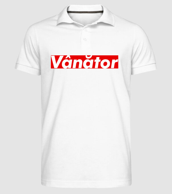 vânător model alb pe tricou