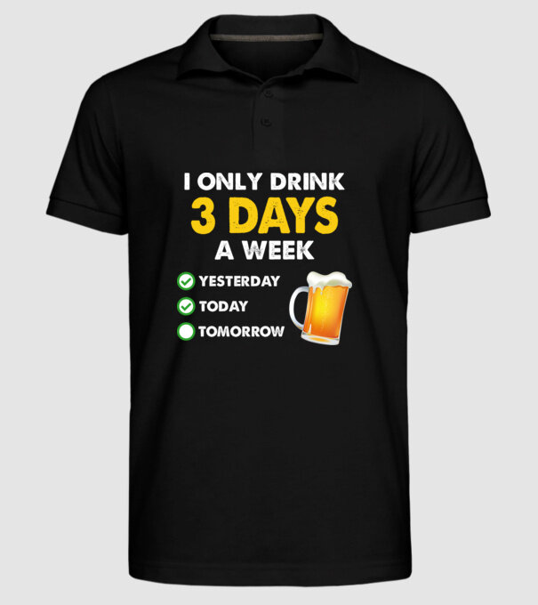 I only drink 3 days a week model negru pe tricou