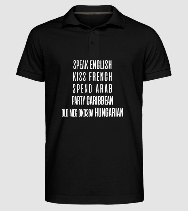 model negru pe tricou