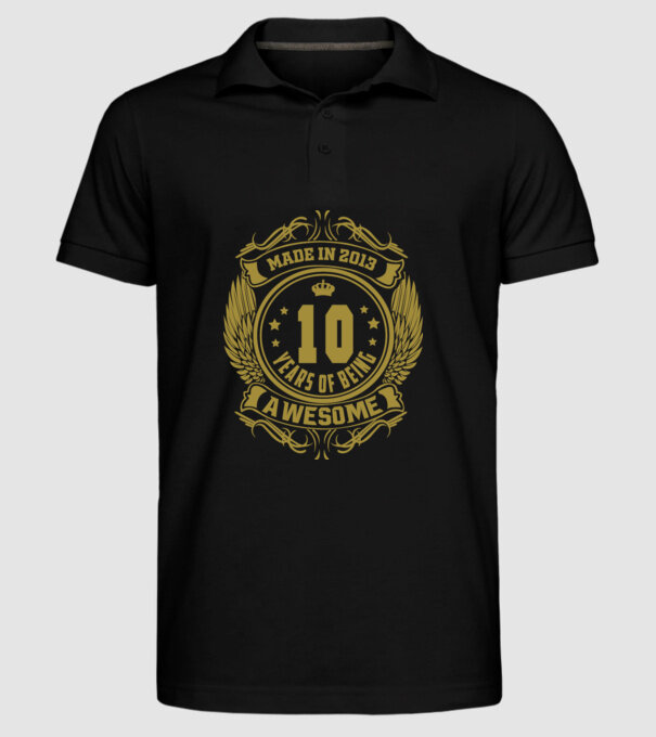 10 years of being awesome winged model negru pe tricou