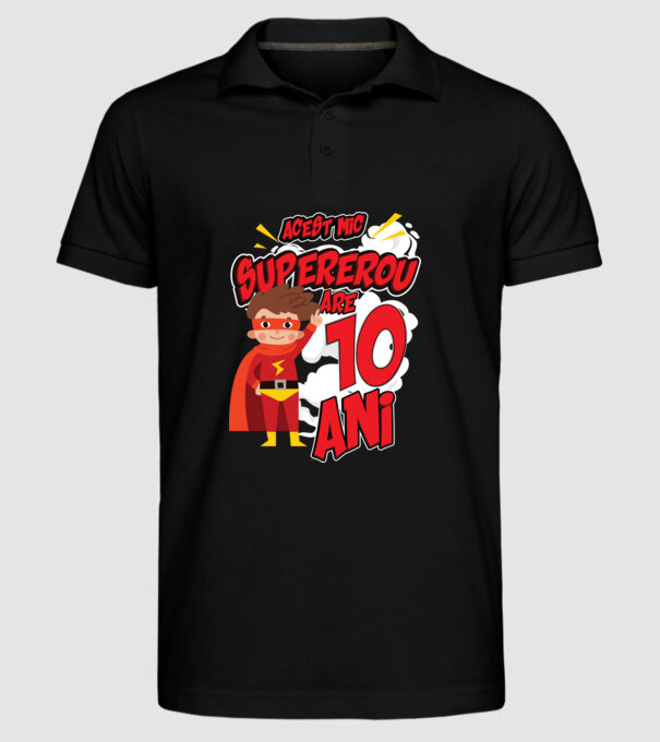 Acest mic supererou are 10 ani model negru pe tricou