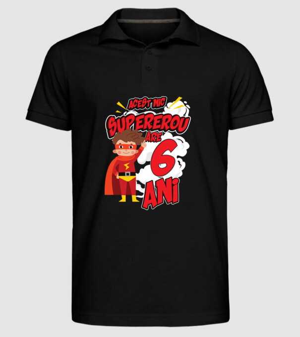 Acest mic supererou are 6 ani model negru pe tricou