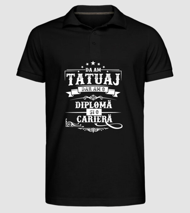 da, am tatuaj, dar am o diplomă și o carieră model negru pe tricou