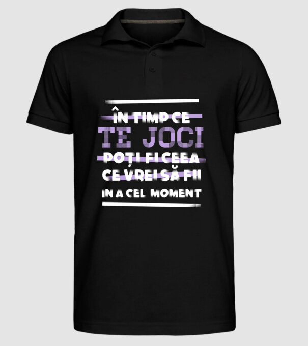 în timp ce te joci poți fi ceea ce vrei să fii - în acel moment model negru pe tricou