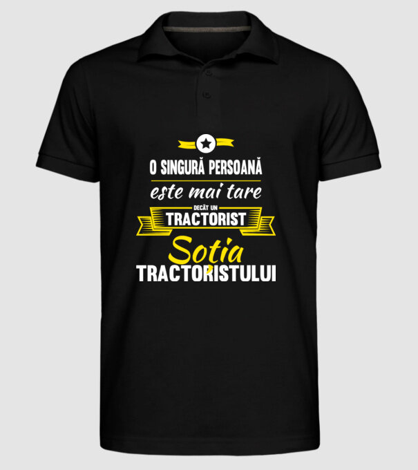 O singură persoană este mai tare decât un tractorist, soția tractoristului model negru pe tricou