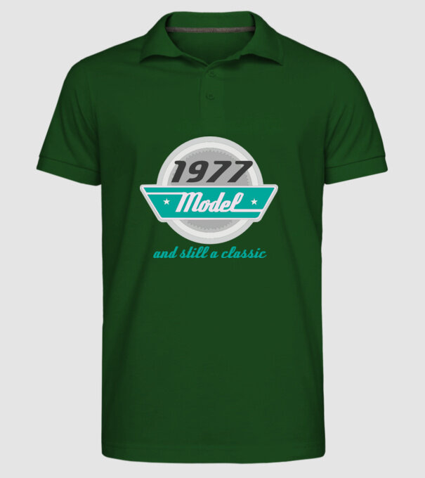 Model and still a classic - 1977 model verde închis pe tricou
