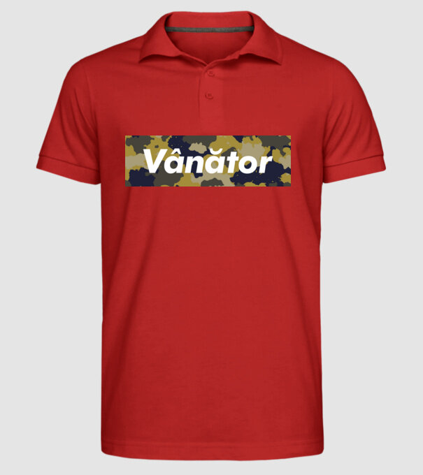 vânător model roșu pe tricou