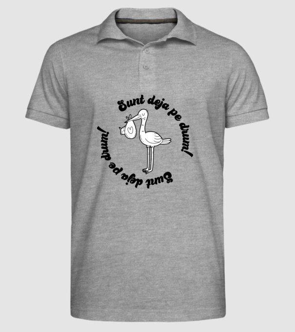 Sunt deja pe drum model gri pe tricou