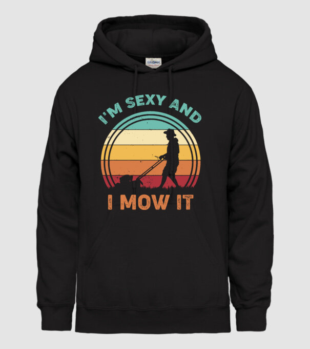I'm sexy and i mow it model negru pe tricou