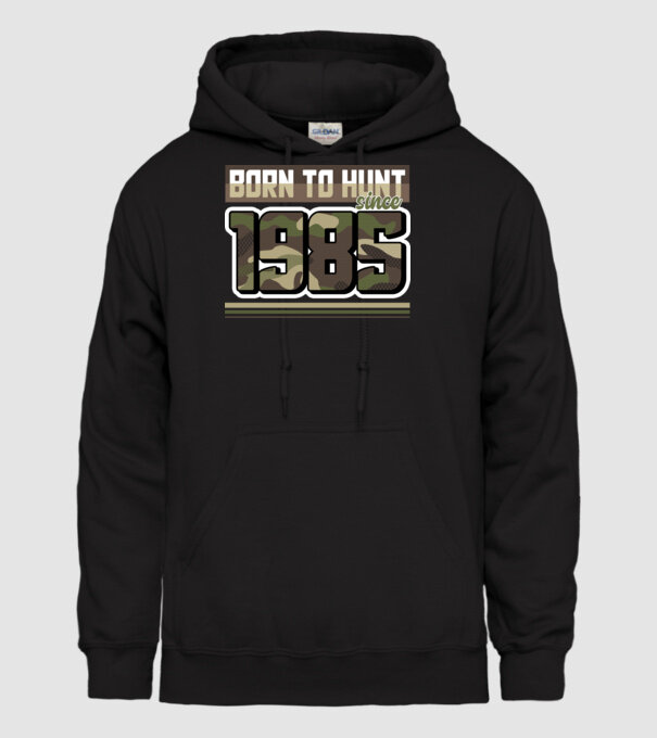 Born to hunt since 1985 model negru pe tricou