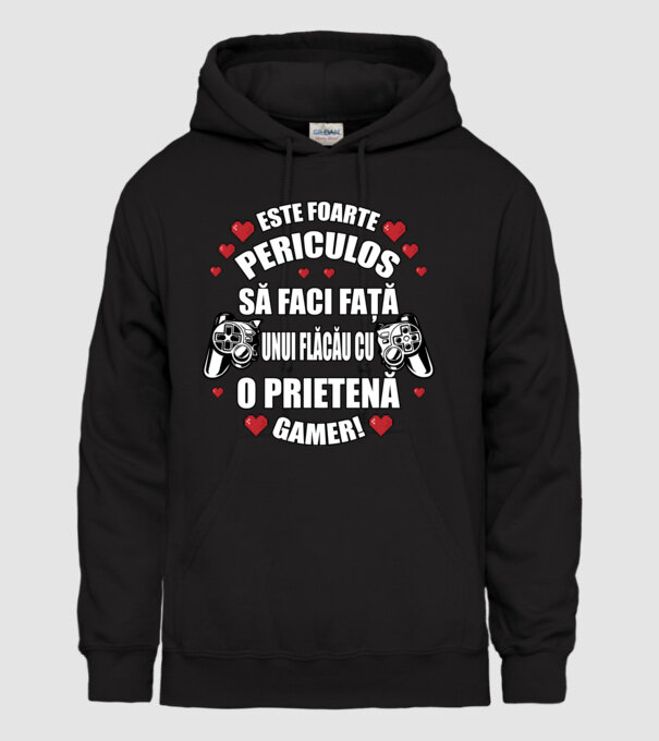 este foarte periculos să faci față unui flăcău cu o prietenă gamer! model negru pe tricou