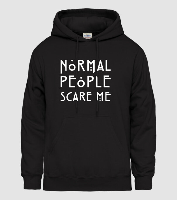Normal people scare me model negru pe tricou