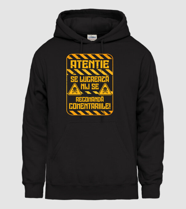 Nu se recomandă comentariile model negru pe tricou