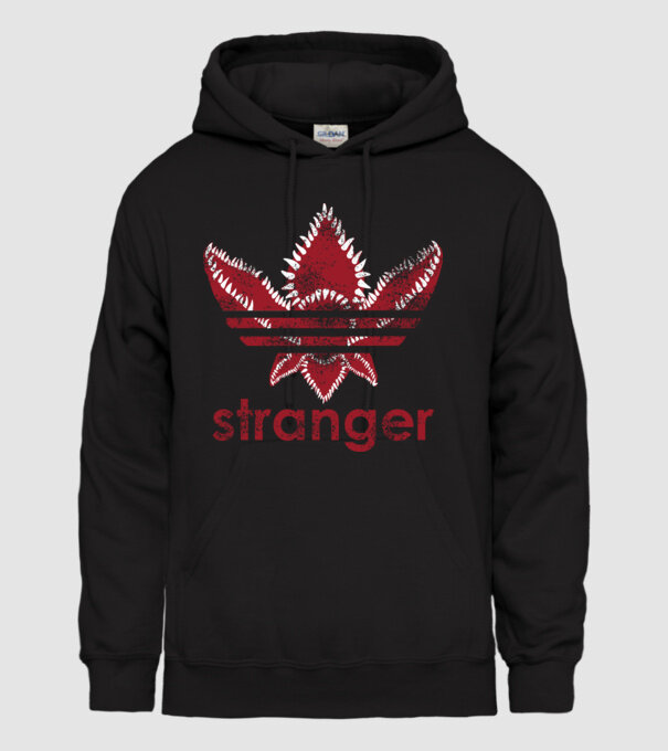 stranger things logo model negru pe tricou