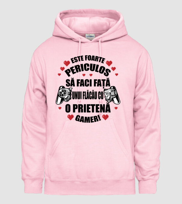 este foarte periculos să faci față unui flăcău cu o prietenă gamer! model roz deschis pe tricou