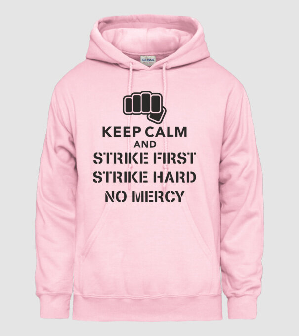 Keep calm and strike first cobra kai model roz deschis pe tricou