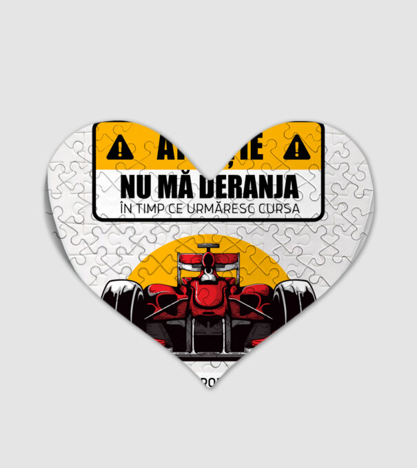 Atenție model alb pe tricou