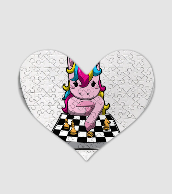 Chessicorn model alb pe tricou