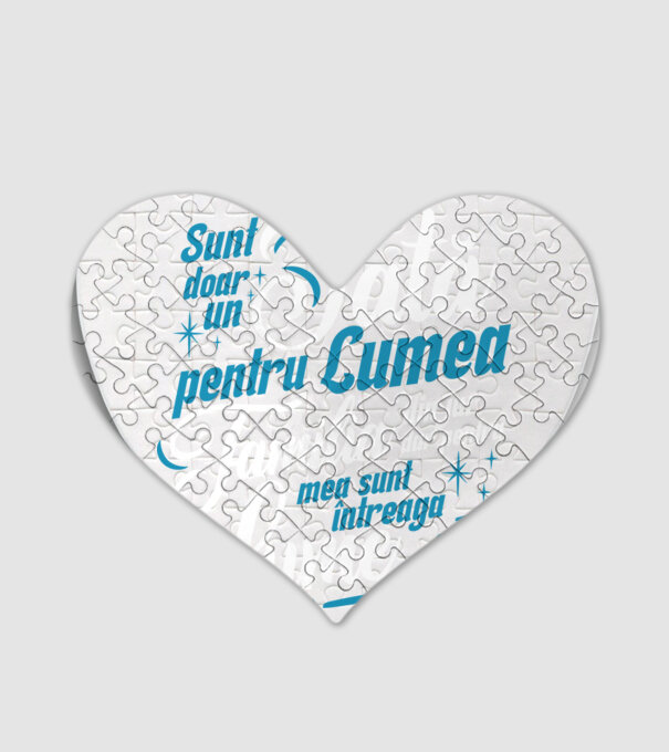 Sunt doar un tată pentru lumea din jur, dar pentru familia mea sunt întreaga lume! model alb pe tricou