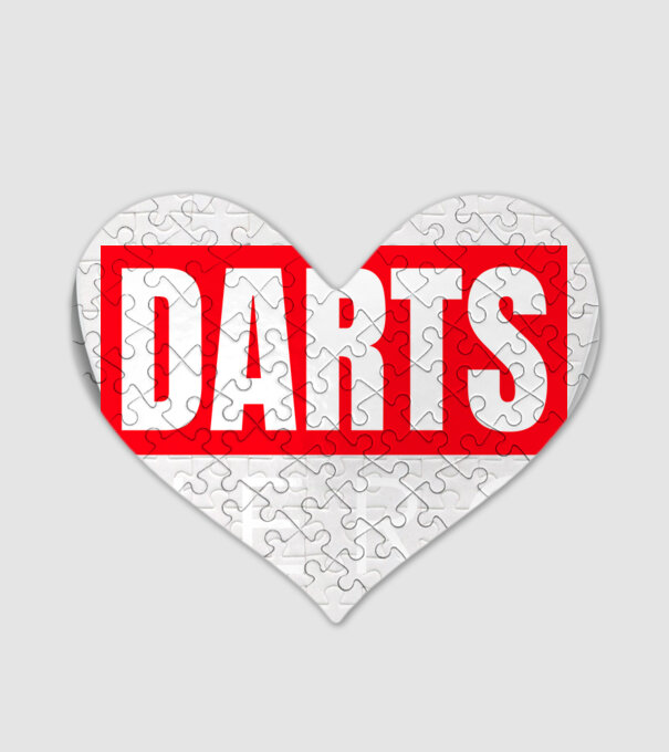 DARTS HERO model alb pe tricou