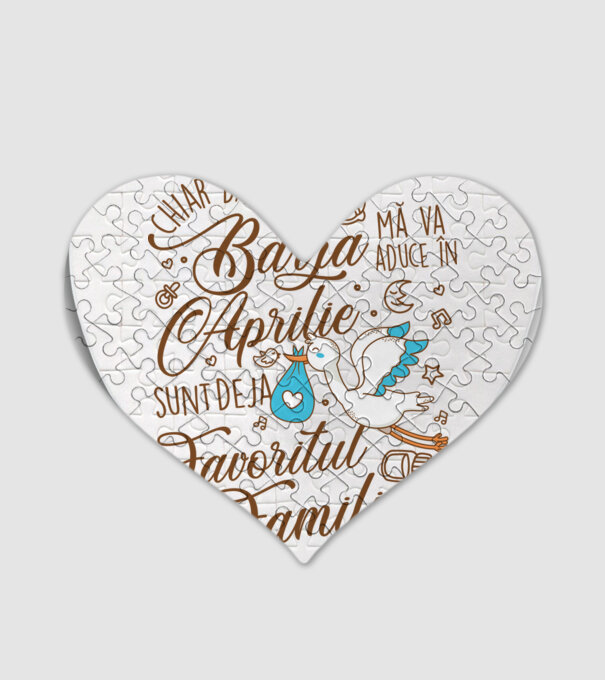 Favoritul familiei APRILIE model alb pe tricou
